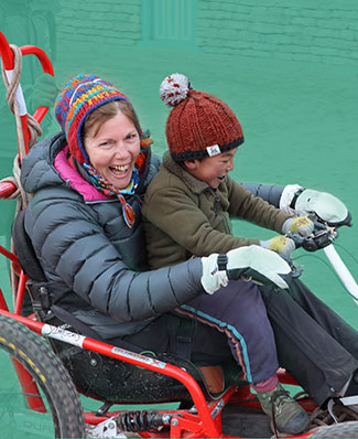 Le témoignage d’Anita Fatis, nageuse handisport atteinte de sclérose en plaques, qui s’est lancée dans un nouveau défi : faire un trek vers le sommet himalayen.